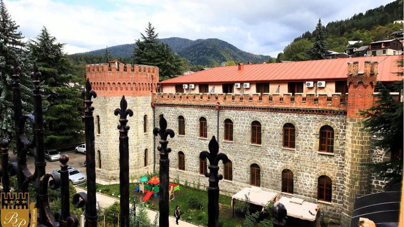 Borjomi Palace set udefra